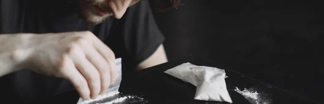 Signs of Cocaine Use: How to Tell if Someone is on Coke